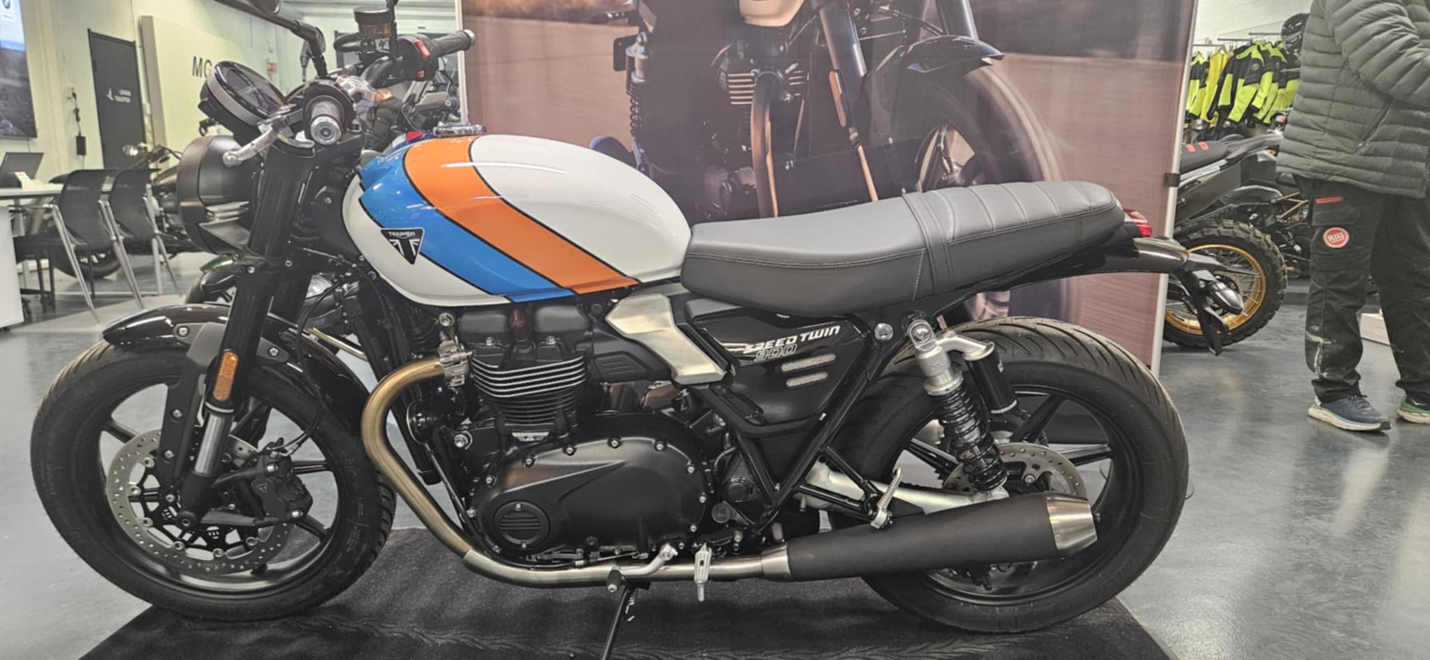 Read more about the article Triumph på besøk i Trondheim: Jeanette Smårs-Kvinne på to hjul