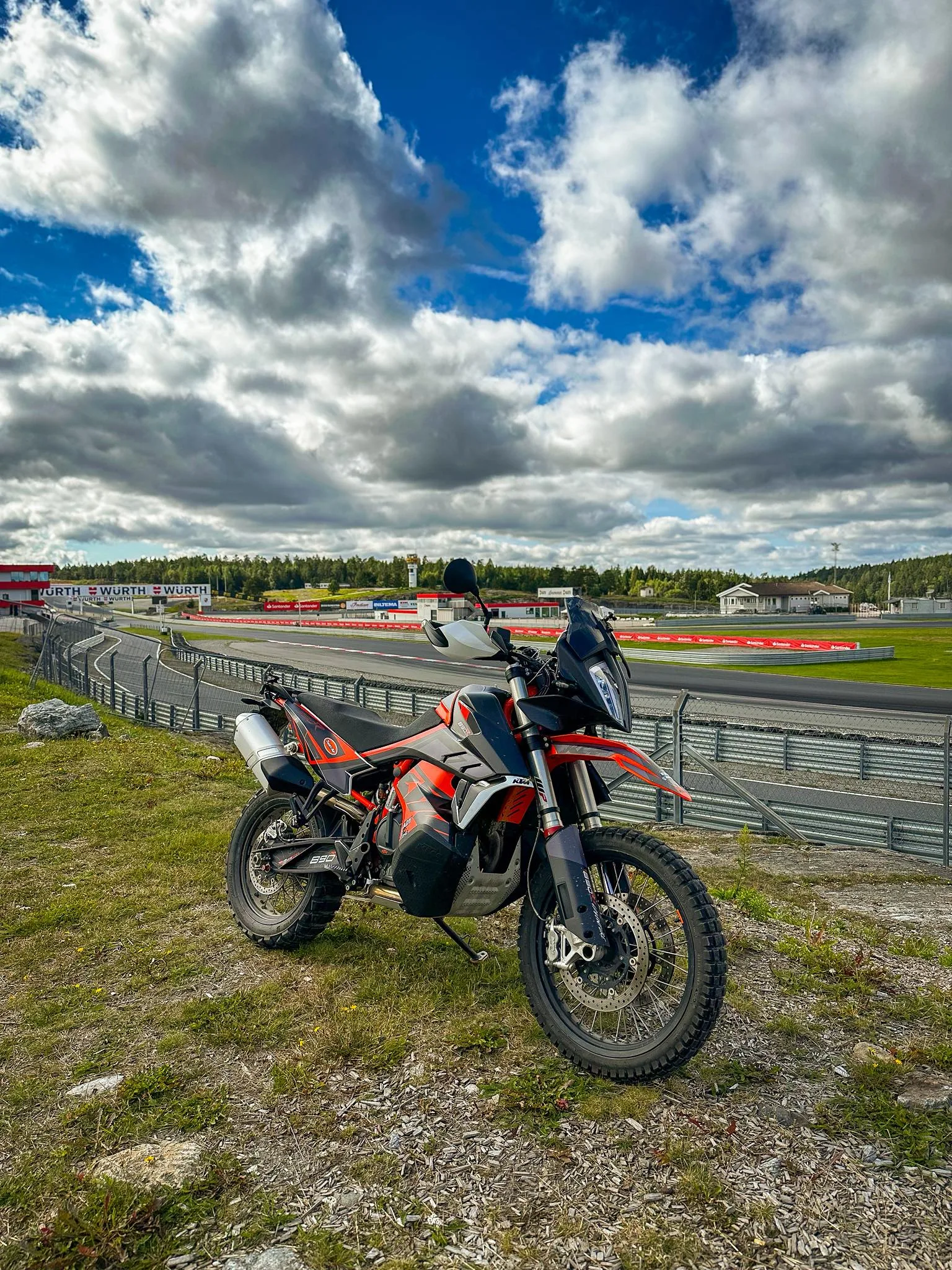 Read more about the article Fra asfalt til grus