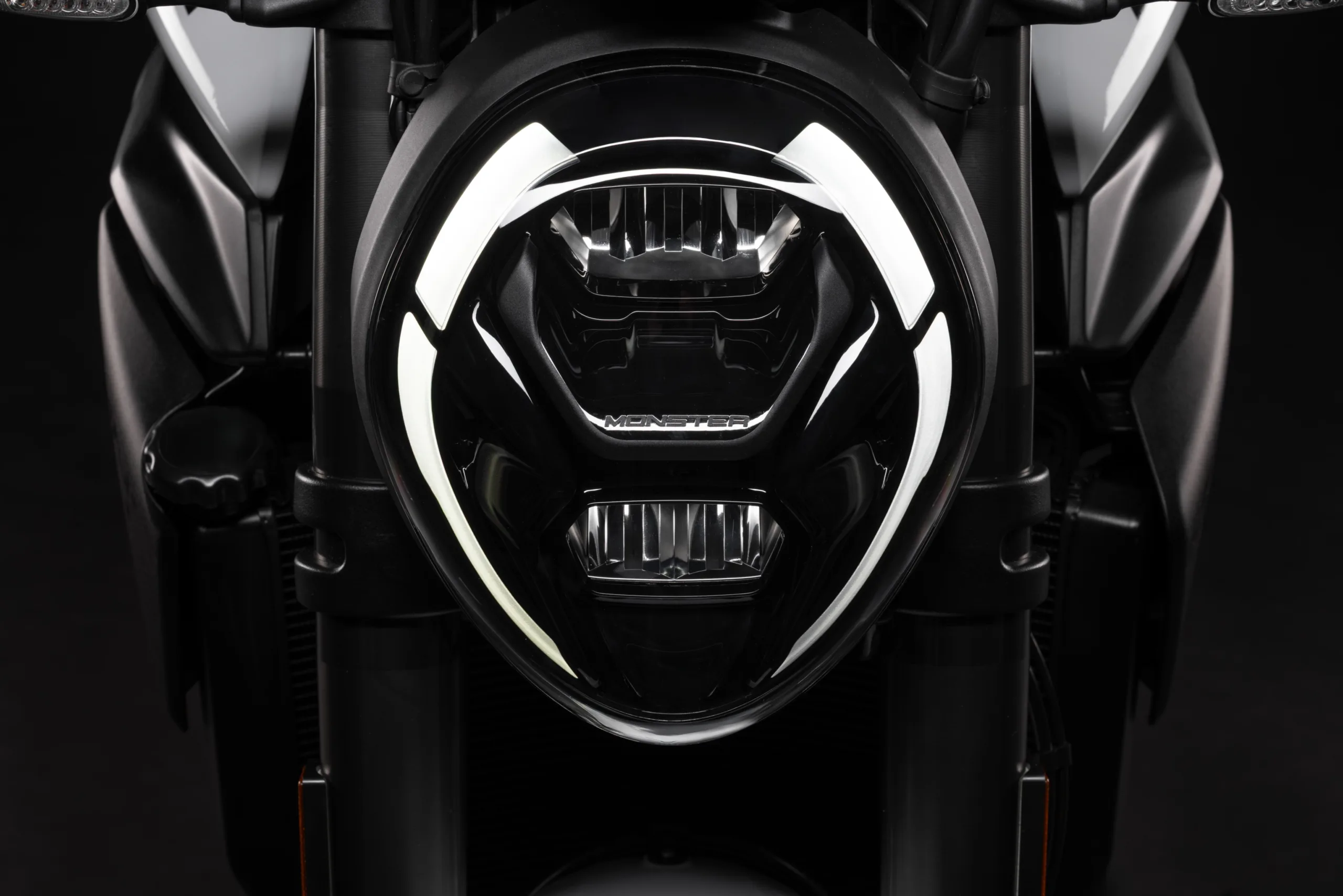 Read more about the article Ducati Monster 2026: everything you need, nothing more, with an unmistakable design