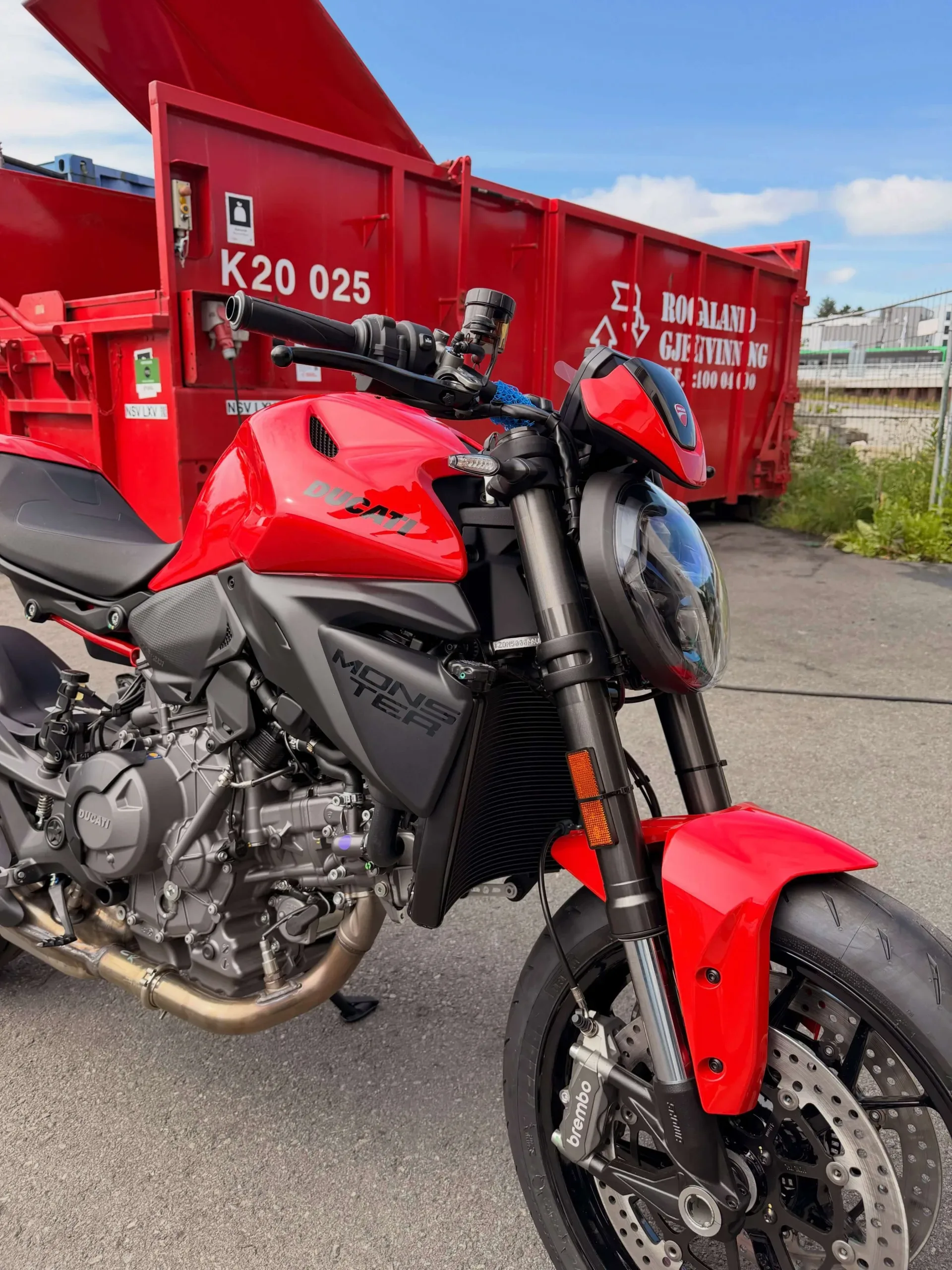 Ducati i Stavanger: AllSupermoto blir Ducati-forhandler, og nå står syklene i butikken